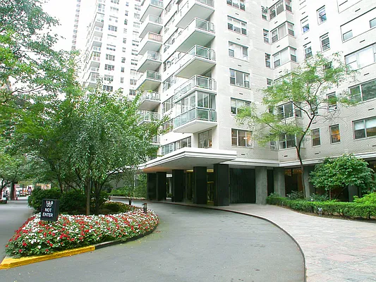 Sold by Sotheby's International Realty | media 23