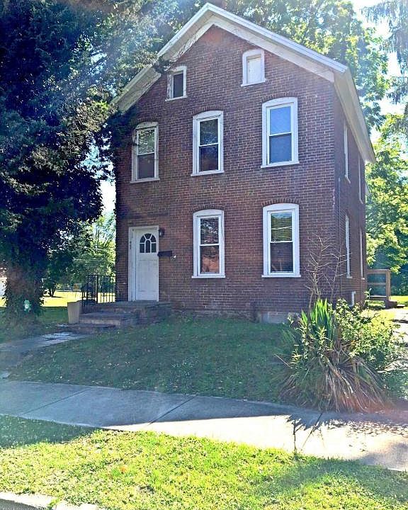 1st image of 460 Chestnut St