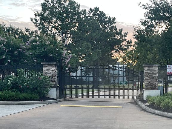 2nd image of 2835 Loganberry Park Ln