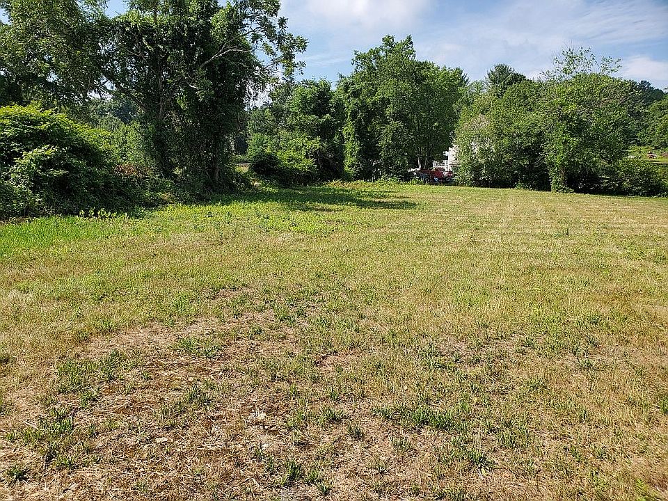 2nd image of 44 Davis Rd