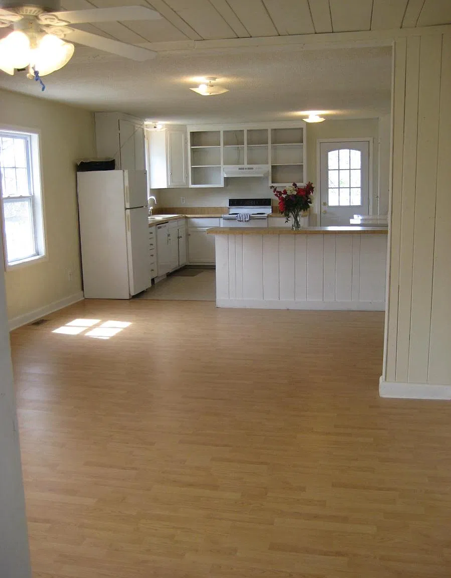 4 bed, 1100 sqft, $1,000 — Photo 3