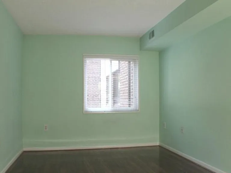 1538 Northgate Sq — Photo 10