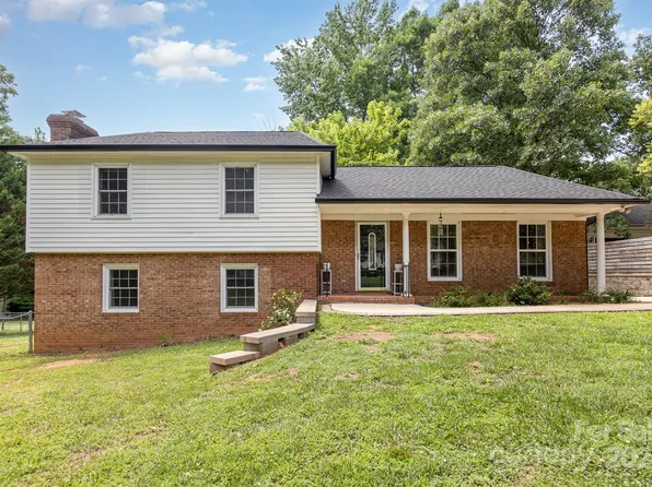 8201 Cliffside Dr, Charlotte, NC 28270