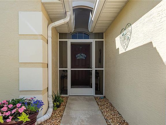 3rd image of 1549 Scarlett Ave