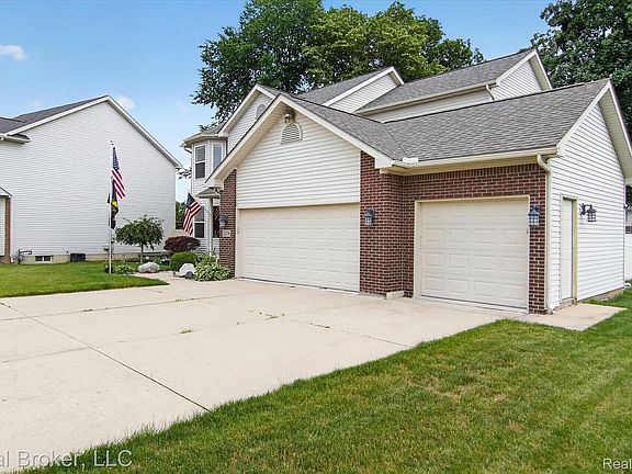 3rd image of 15156 Oak Valley Ln