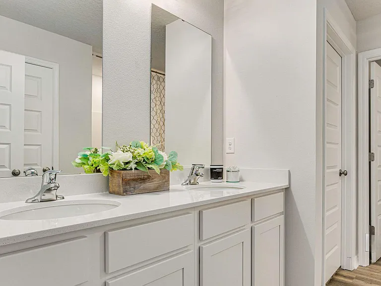 1041 Hayward Loop — Photo 12