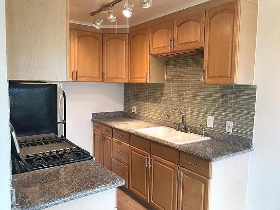 3rd image of 2140 20th St #4