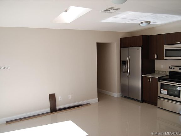 3rd image of 1216 NE 14th Ave #South
