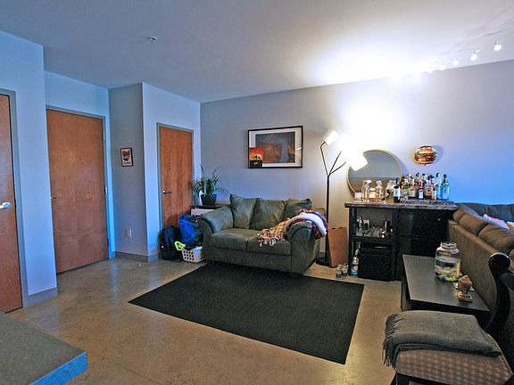 3rd image of 767 N High St APT 202