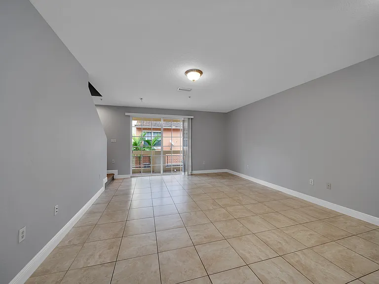 219 N L St #108 — Photo 17