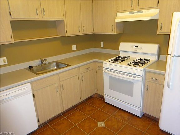 4th image of 27083 Oakwood Cir #X122