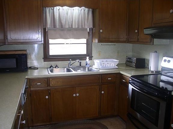 5th image of 1917 Leah Dr
