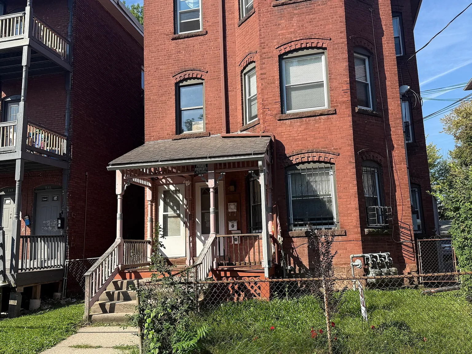 3 bed, 1.0 bath, 1284 sqft, $1,800 — Photo 1