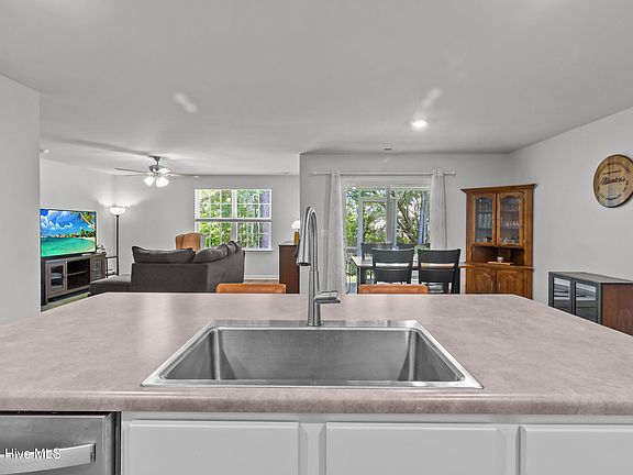 3rd image of 849 Tuscarora Trail