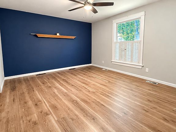 2nd image of 425 W Broadway St
