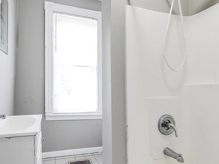 3017 Barton Ave — Photo 5
