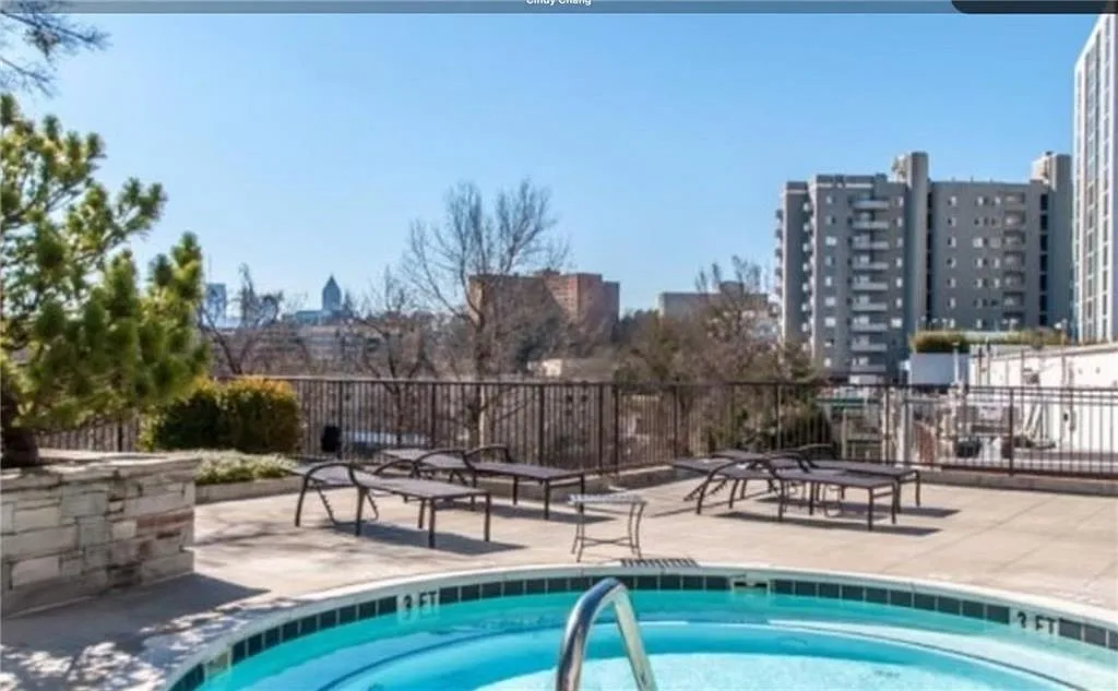 1 bed, 1.0 bath, 1144 sqft, $1,100 — Photo 3
