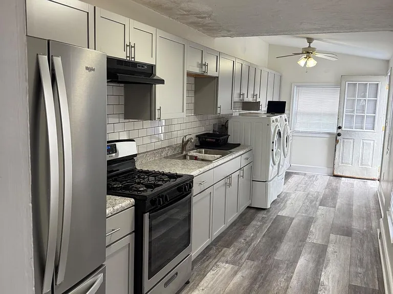 837 Locust St — Photo 4