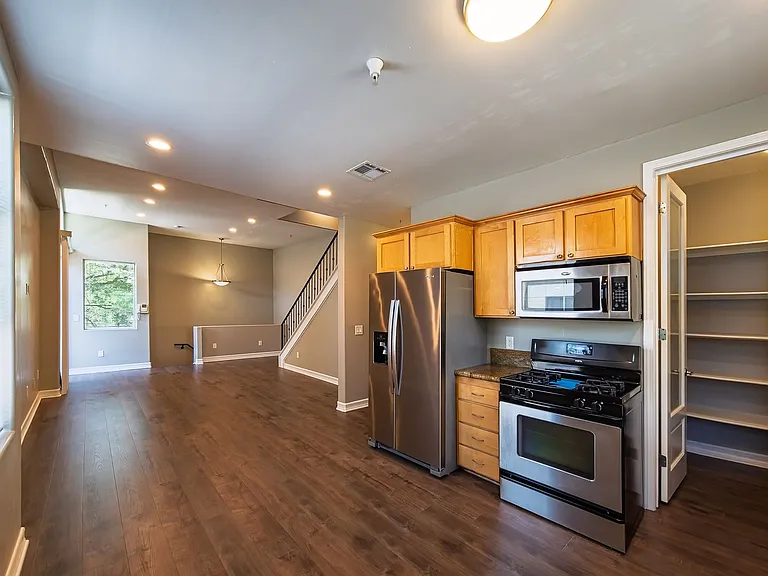 5237 Willowcrest Ave — Photo 8