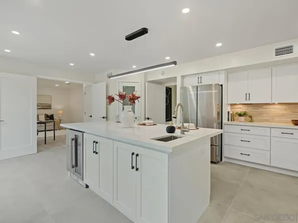 8206 Caminito Lacayo, La Jolla, CA 92037