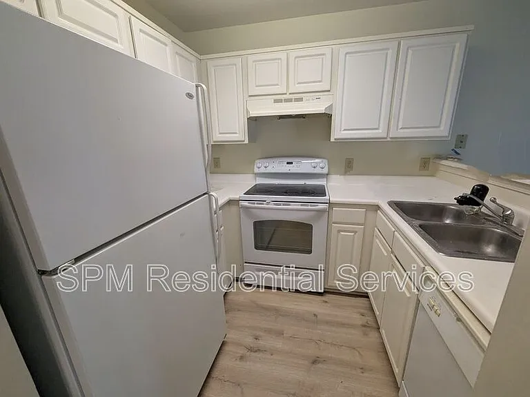 5147 Lampost Cir — Photo 10
