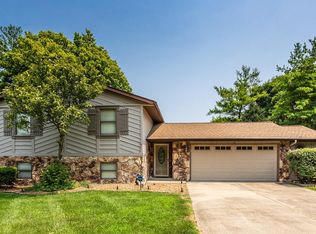 101 Elmwood Dr, Glen Carbon, IL
