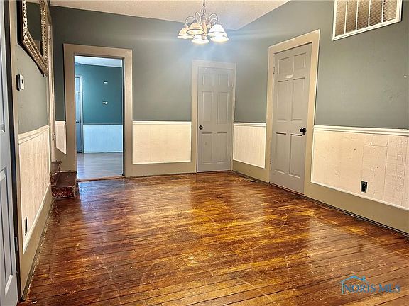 4th image of 103 W Cornelia St