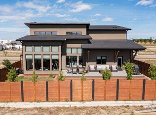 11 N Tenhove St, Red Deer, AB T4P0Z2