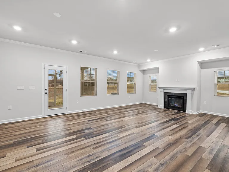 2145 Caen St — Photo 14