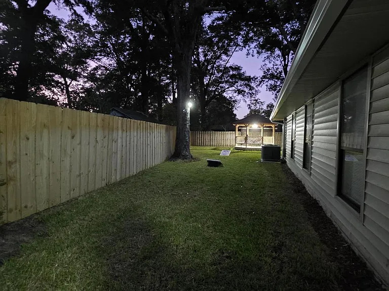 7411 Colony Cove Ln — Photo 12