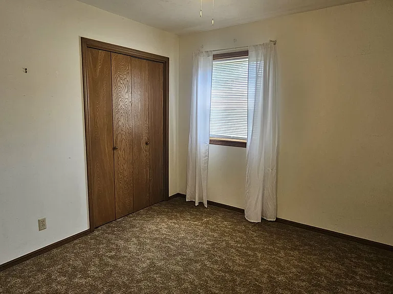 708 W Hartwood Ave — Photo 15