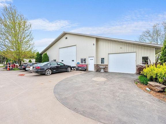 3rd image of 11183 Country Dr