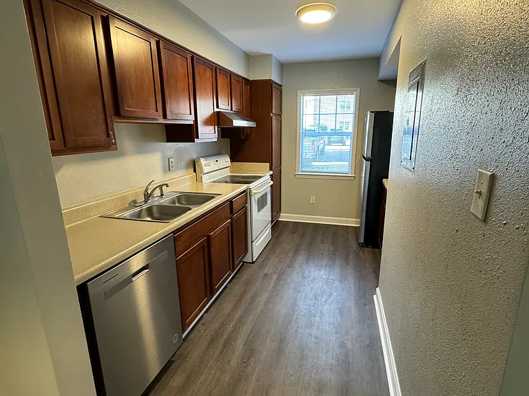 Avery Close Condominiums — Photo 37