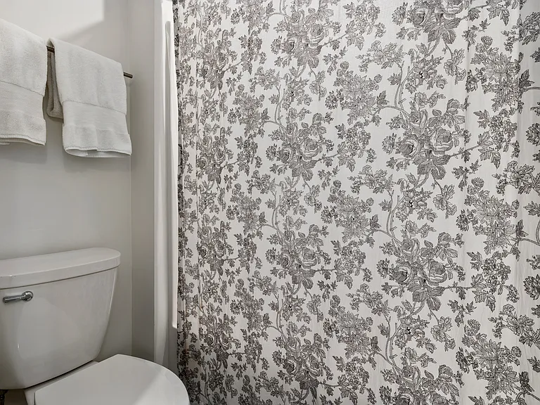 631 Fairview Ave NE #1 — Photo 17