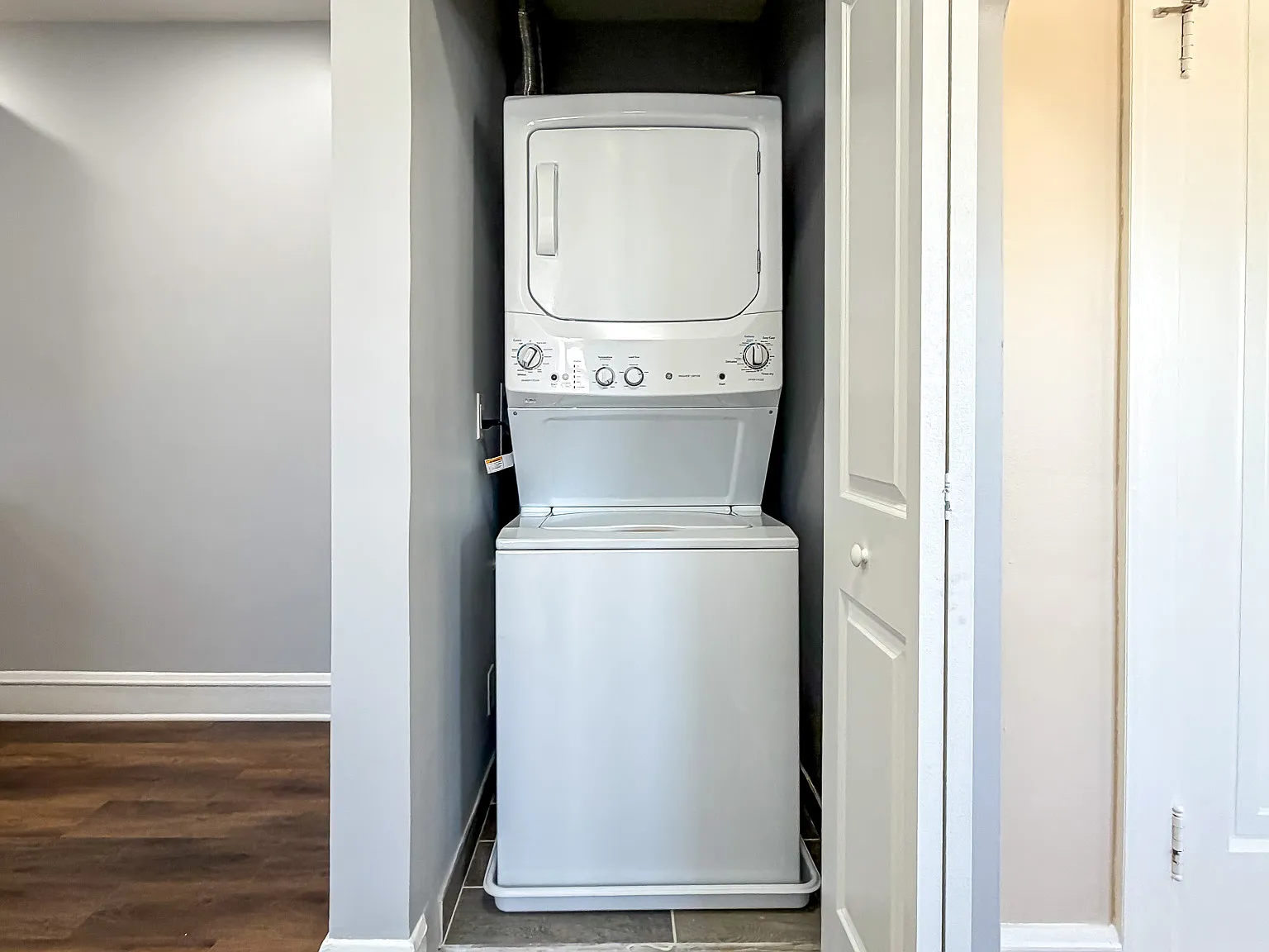 1 bed, 430 sqft, $1,565 — Photo 3