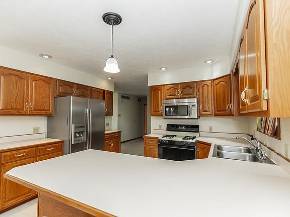 5th image of 220 S Brenda Ln