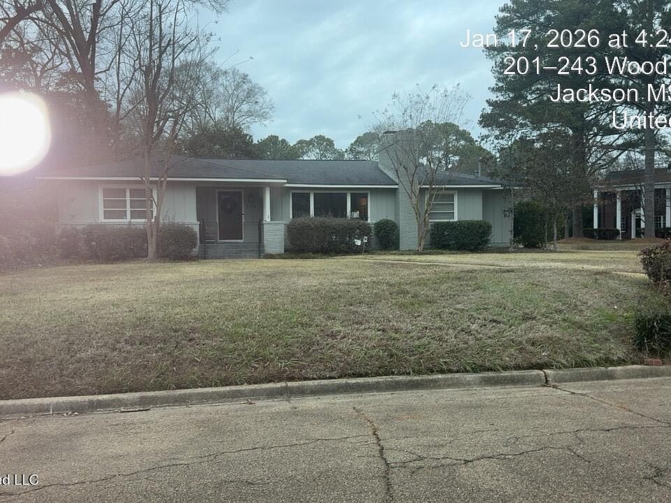 1st image of 334 Wood Dale Dr