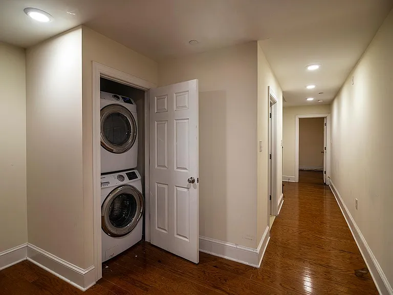 2027 Walnut St — Photo 4