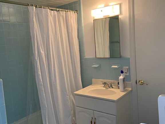 4th image of 4-80 Washington Sq #4