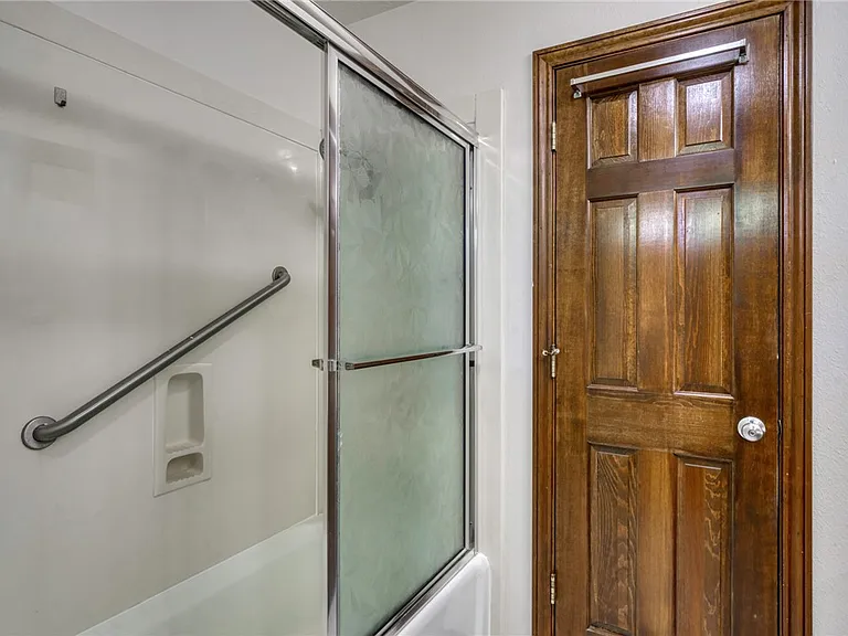 1402 Riverstone Ct — Photo 28