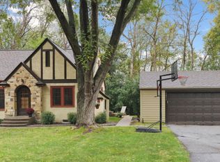 1810 Oakland Rd, Minnetonka, MN 55305