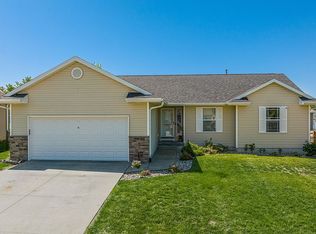 2715 Dawn Ave SW, Cedar Rapids, IA 52404