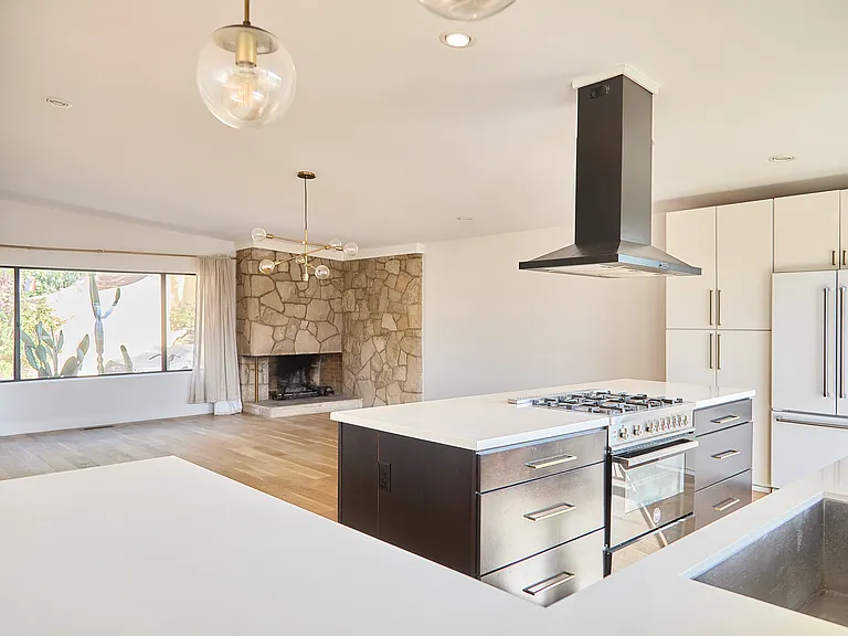 1133 Berkeley Dr — Photo 5