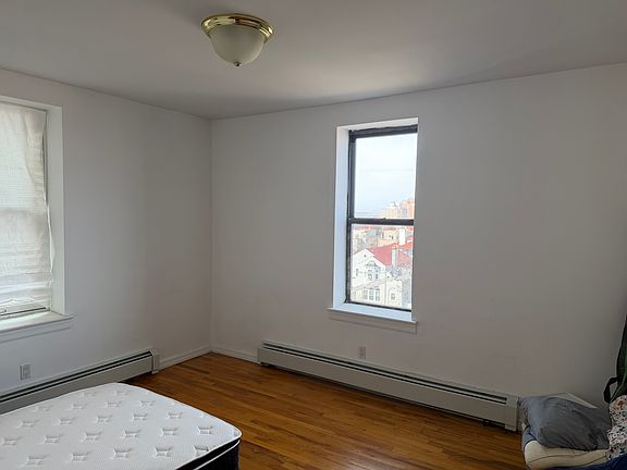 4th image of 25 W Broadway APT 517