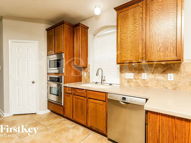 2225 Crary Mdw — Photo 7