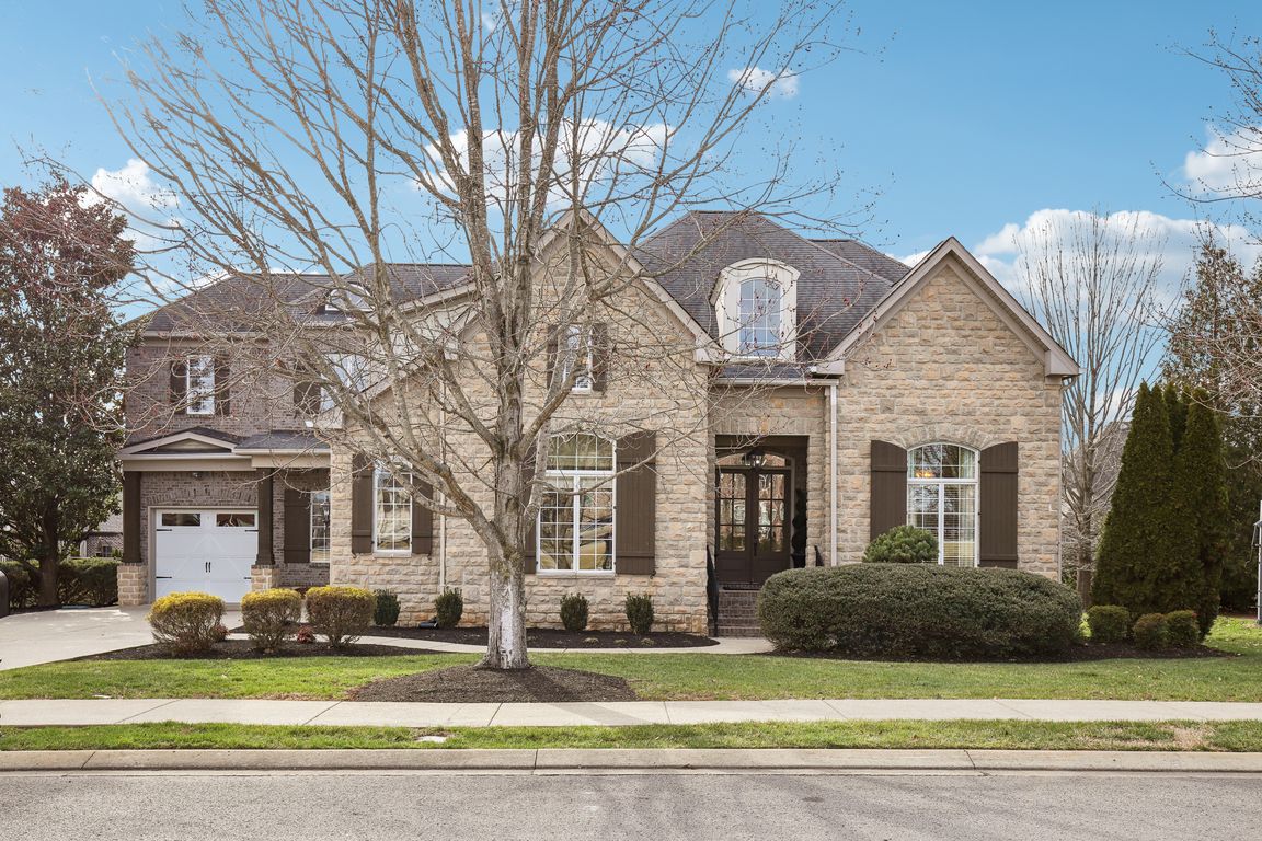 Vintage Grove Pkwy-001.jpg