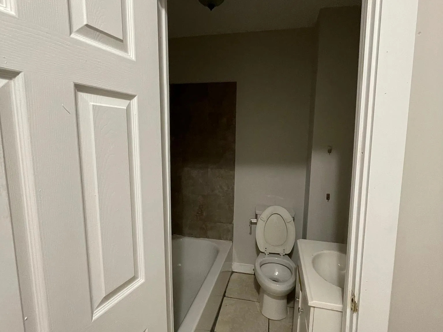 2 bed, $1,000 — Photo 4