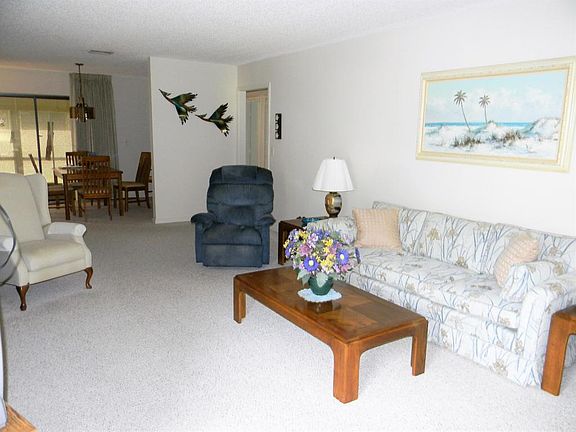2nd image of 9785 Pecan Tree Dr APT B