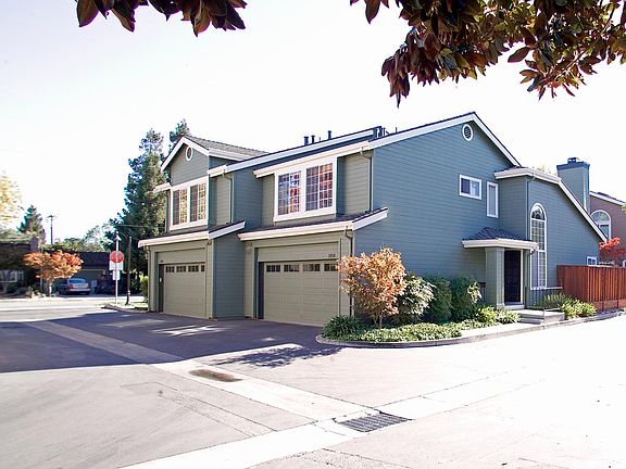 3rd image of 2956 Carrington Ct