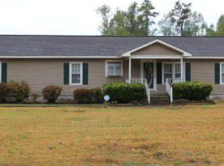 26 Whitestocking Rd, Burgaw, NC 28425